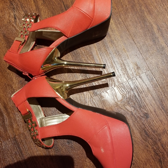 Shoes - Picture 4 of 4